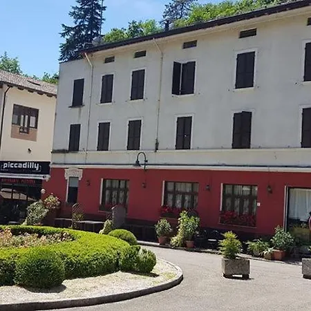 Piccadilly ホテル 2*