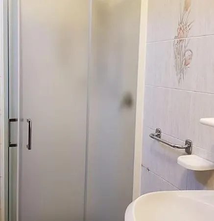 Piccadilly ホテル 2*